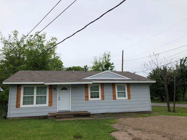 Building Photo - 3313 Maple Ave