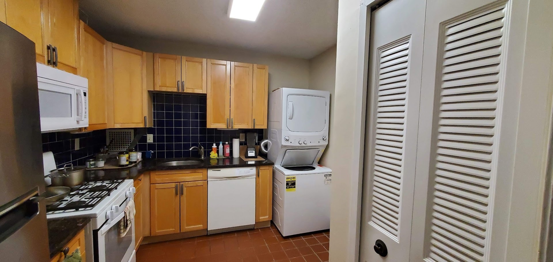 Kitchen + Washer/Dryer - 3705 S George Mason Dr