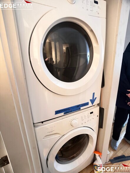 Building Photo - 24 Greylock Rd