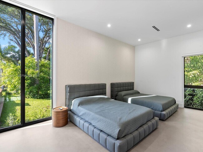 Building Photo - 871 NE 83rd St