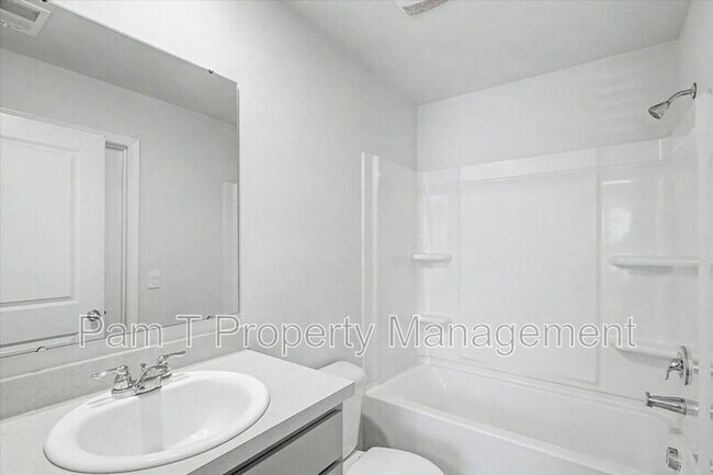 Building Photo - 140 Birch Cir