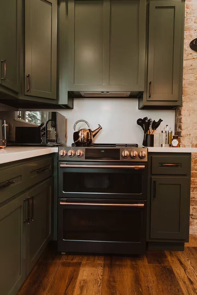 Building Photo - Historic Charm Meets Modern Comfort – Fully Furnished ~ $1000 Move in Special if Rented Furnished