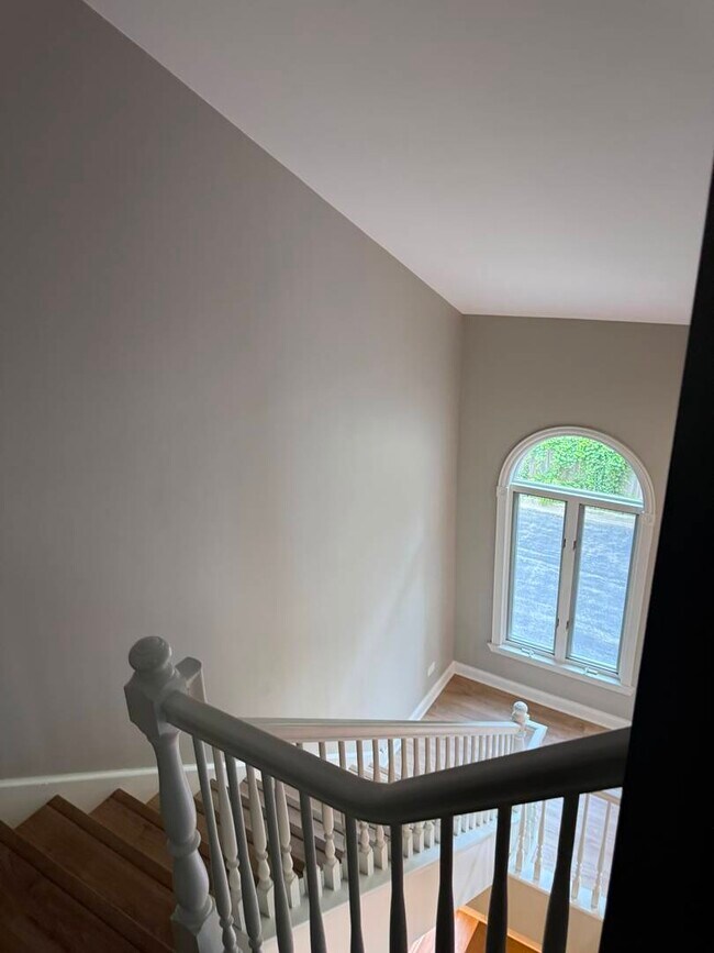 Building Photo - 1829 Wilmette Ave