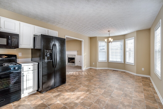 Building Photo - Gorgeous 4-bedroom, 2.5-bathroom home