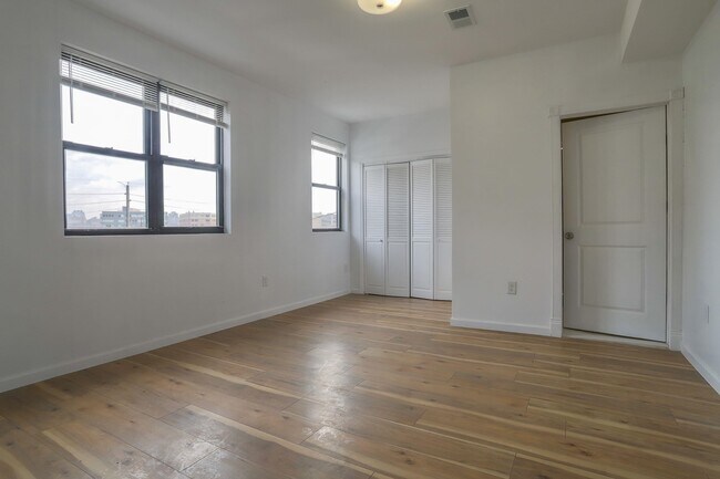 Building Photo - 9017 Riverside Pl