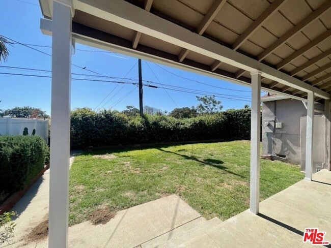 Building Photo - 7330 W 89th St