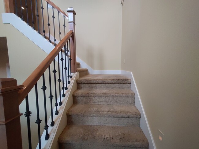 Building Photo - Stunning Renaissance Home, 5 bedroom 3 ful...