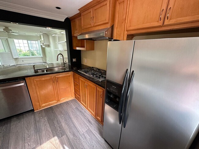 Building Photo - Morningside on the Lake Downstairs 1 Bedroom 1 Bath