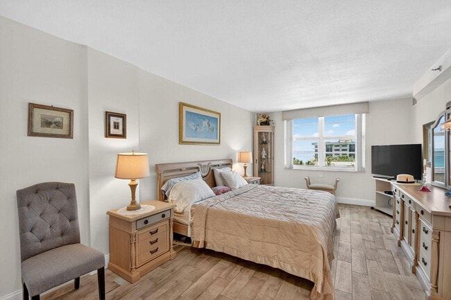 Building Photo - 4511 S Ocean Blvd