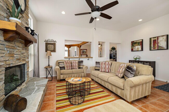 Building Photo - 53845 Avenida Alvarado