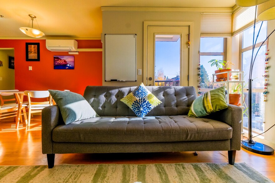 Building Photo - 1310 N Lucas Pl