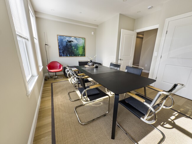 Building Photo - 40 Waverly St