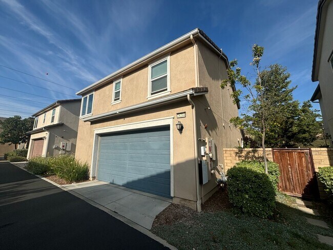 Building Photo - Beautifully Remodeled 3-Bedroom Home in Va...