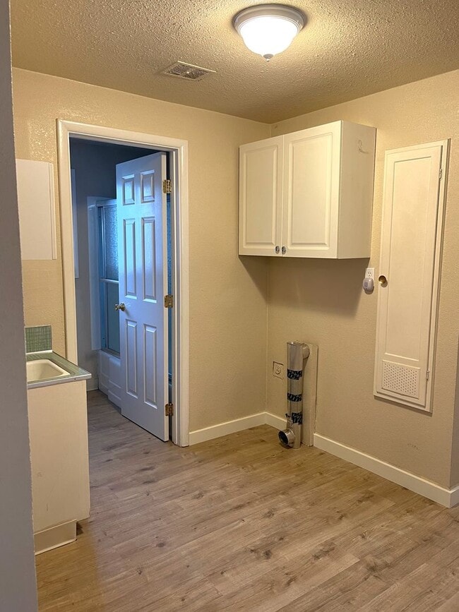 Building Photo - 2 Bdrm, 1 bath, 832sf home in Spanaway