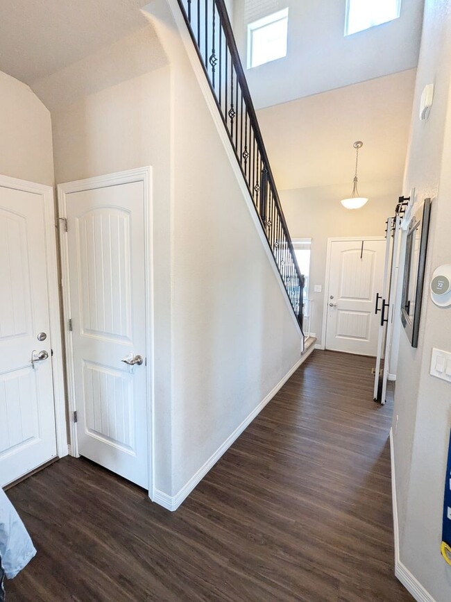 Building Photo - Gorgeous 4 Bedroom 2.5 Bath Home in Bradley Ranch