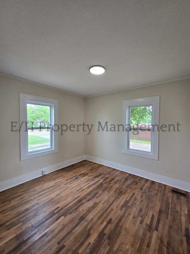 Building Photo - 244 N Athenian Ave