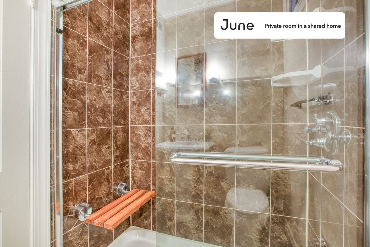 Building Photo - Room in Shared 3 bed/2 bath home in Capitol Hill