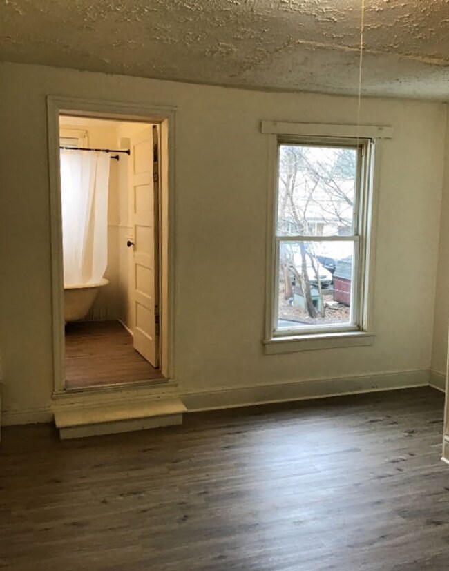 Building Photo - SELLING-218 W King St