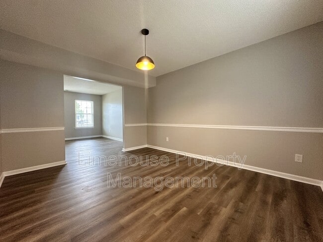 Building Photo - 5652 Glen View Dr