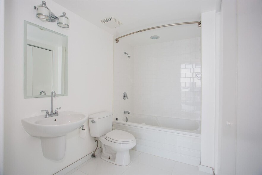 Building Photo - 690 SW 1st Ct