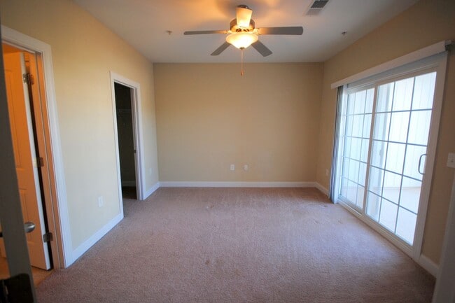 Building Photo - 200 Gateway Condos Dr