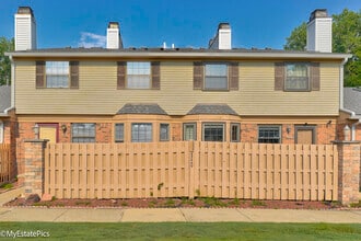 Building Photo - 43449 Arbor Way W