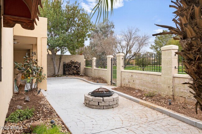 Building Photo - 8844 E San Rafael Dr