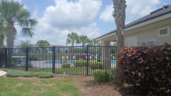 Building Photo - 541 Madison Dr