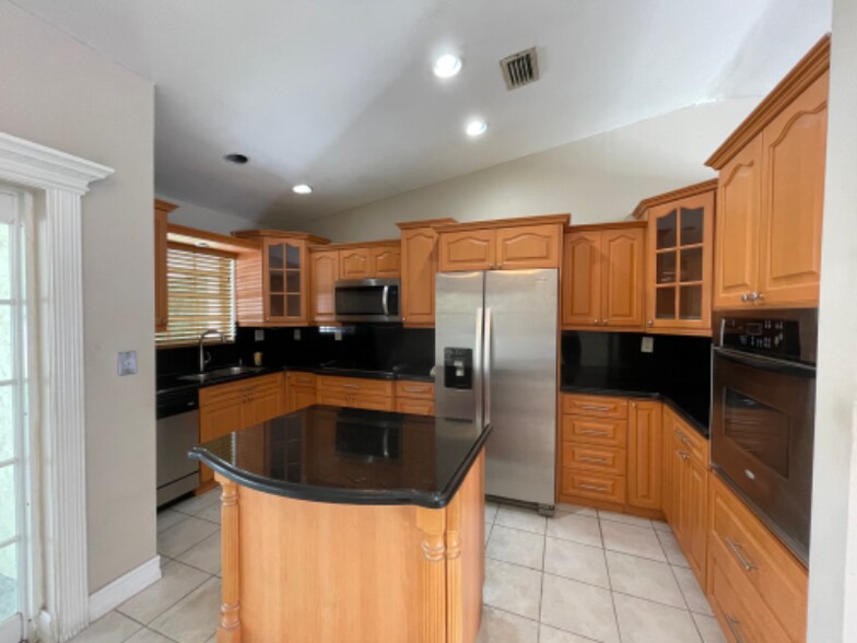 Building Photo - 9140 SW 169th Terrace