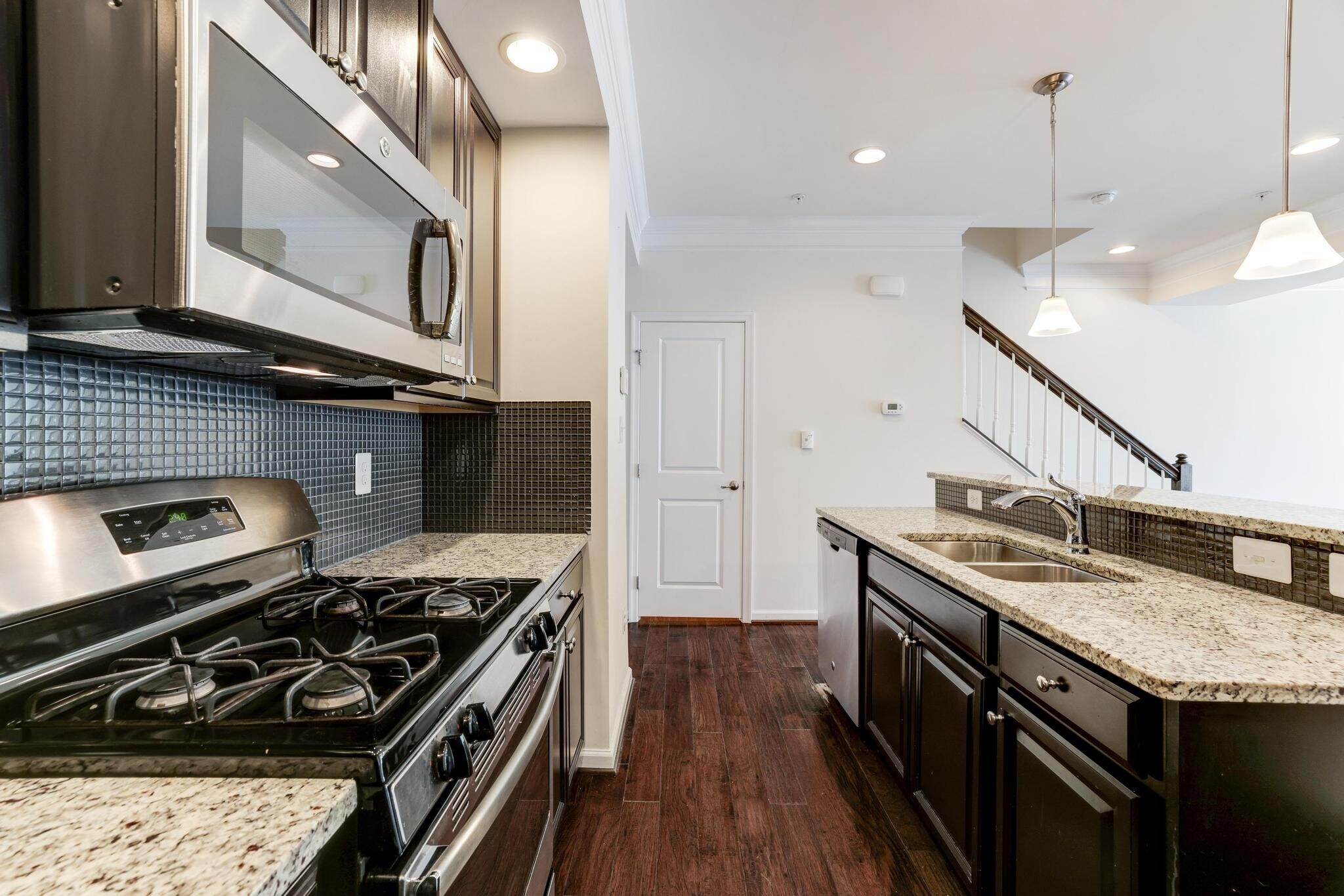 Building Photo - 13643 Air and Space Museum Pky