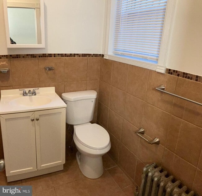 Building Photo - 2303 Catharine St