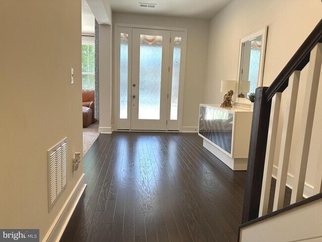 Building Photo - 23115 Cottonwillow Sq