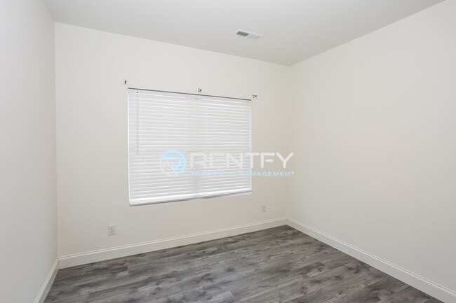 Building Photo - 119 Walnut St