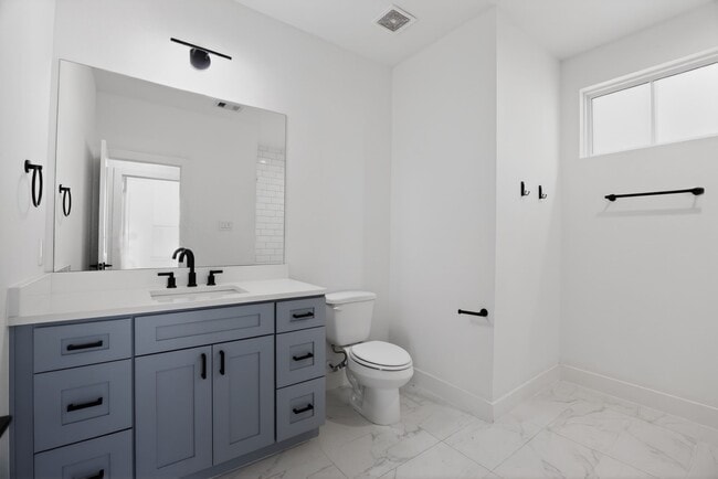 Building Photo - 6425 Highland Pine Ln