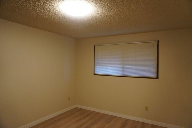 Building Photo - r3128.3130NE.86th.AVE