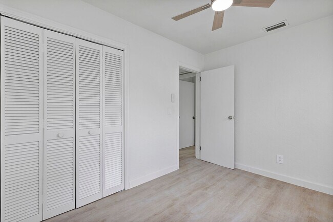 Building Photo - Beautifully Refreshed 3-Bedroom Home – Modern Kitchen & Spacious Interior