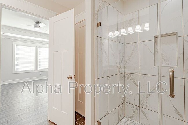 Building Photo - 400 Pangel Ln