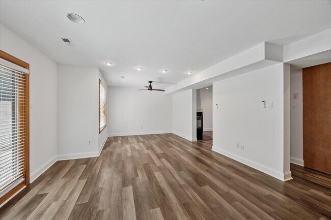 Building Photo - 128 Granite Hill Ct