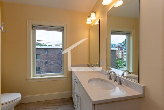 Building Photo - 118 Tremont St