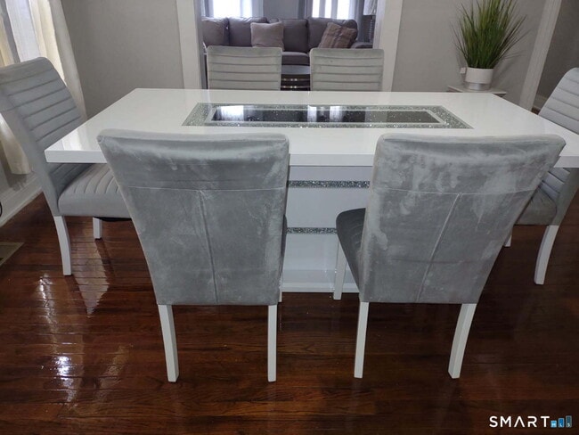 Building Photo - 36 Cassius St