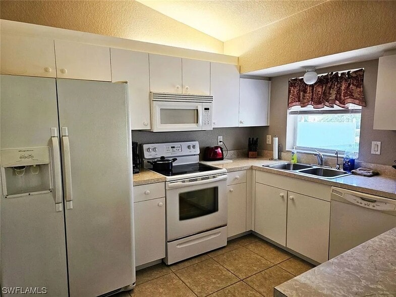 Building Photo - 3003 Nadine Ln