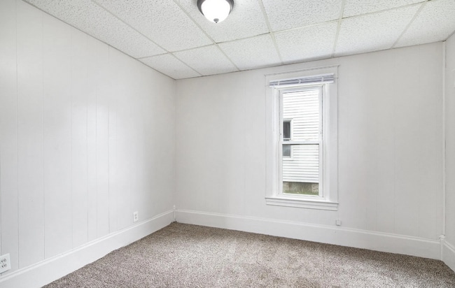 Building Photo - Selling - River Street