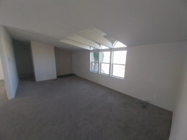 Building Photo - 1831 E Cornwall Rd