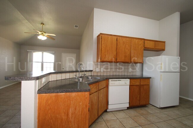 Building Photo - Modern Comforts & Great Location – Elms Ru...
