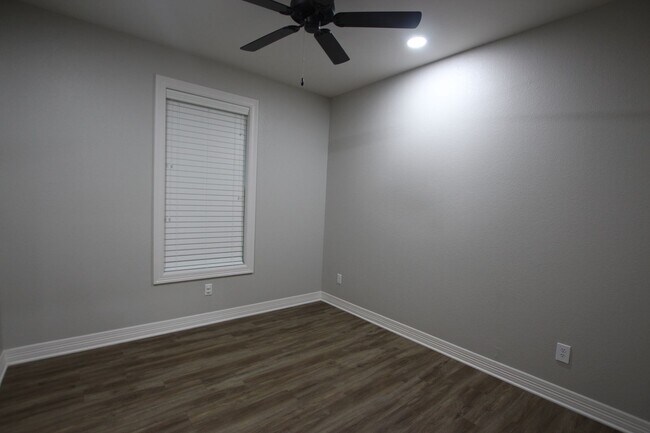 Building Photo - Stunning 3 bedroom 2 bath rental in Whitehouse! – A Must-See!