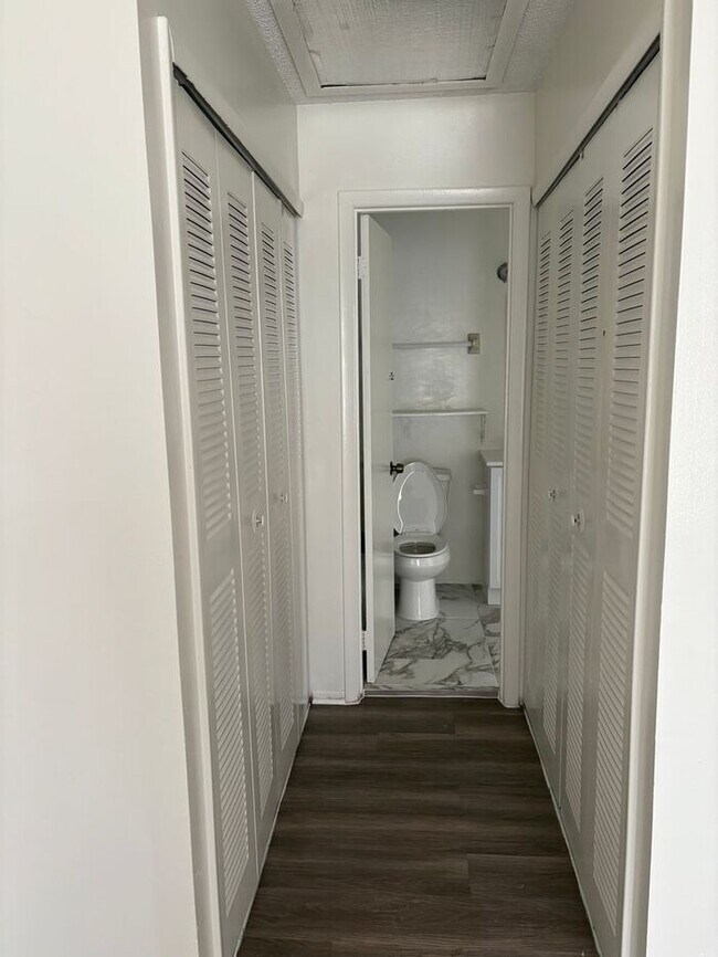 Building Photo - Townhome in Chelsea Square