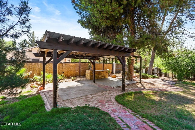 Building Photo - 5109 Memory Dr