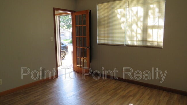 Building Photo - 1609 W 13th St