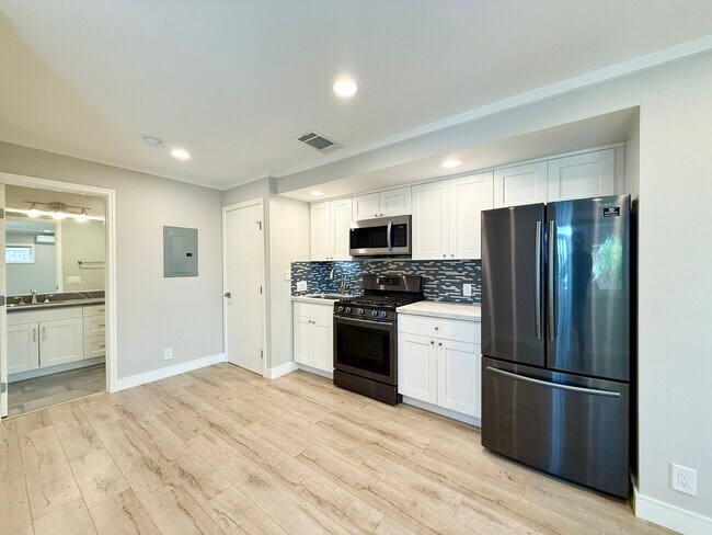 Building Photo - Stylish Coastal In-Law Studio with In-Unit Laundry - Utilities Included!
