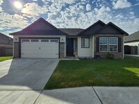 Building Photo - Charming 3-Bedroom, 2-Bath Home with Spaci...